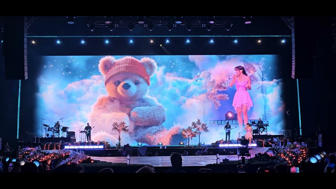 Ayliva - Ben & Jerrys (In Liebe Ayliva Tour 2024 (Rudolph-Weber-Arena Oberhaus. - LIVE - 2024-10-04)