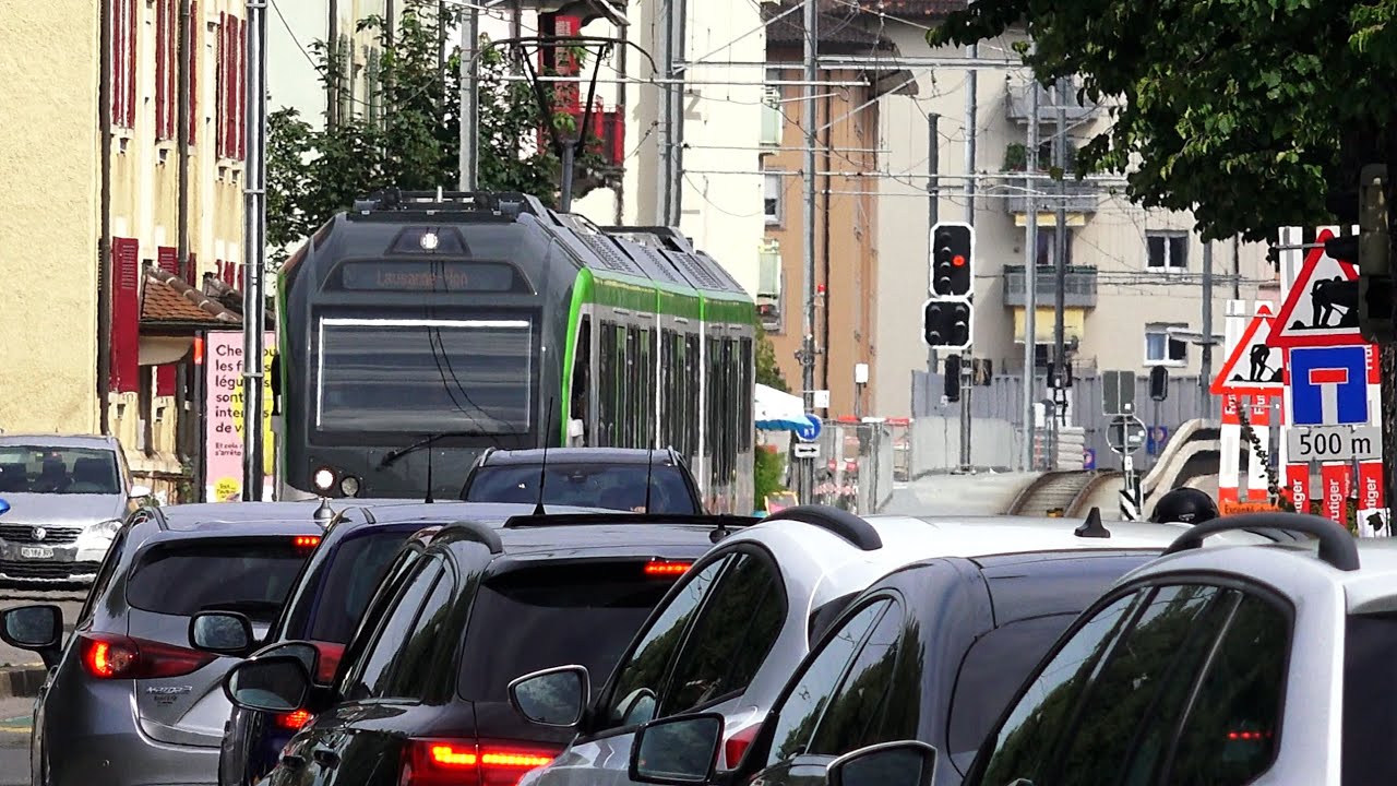 Lausanne derniers trains dans la rue | Lausanne last trains in the street | Swiss metric railway