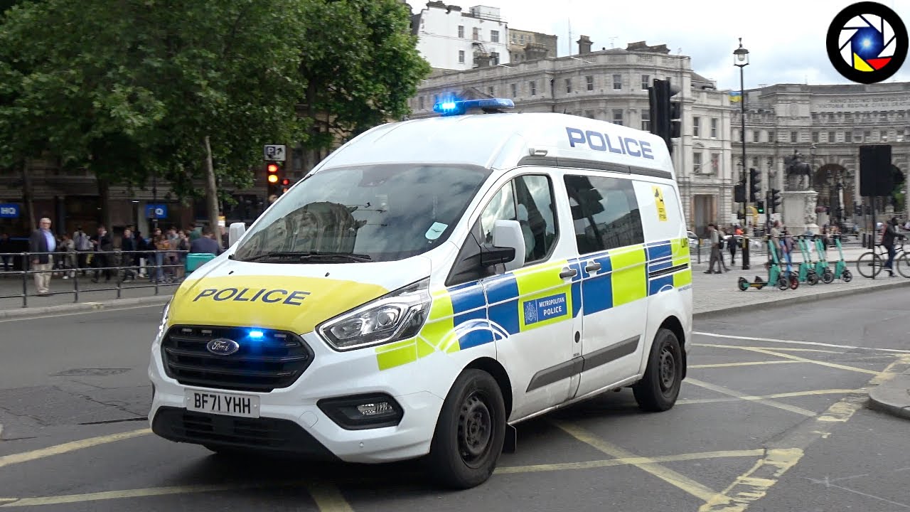 London Metropolitan Police Vans Responding