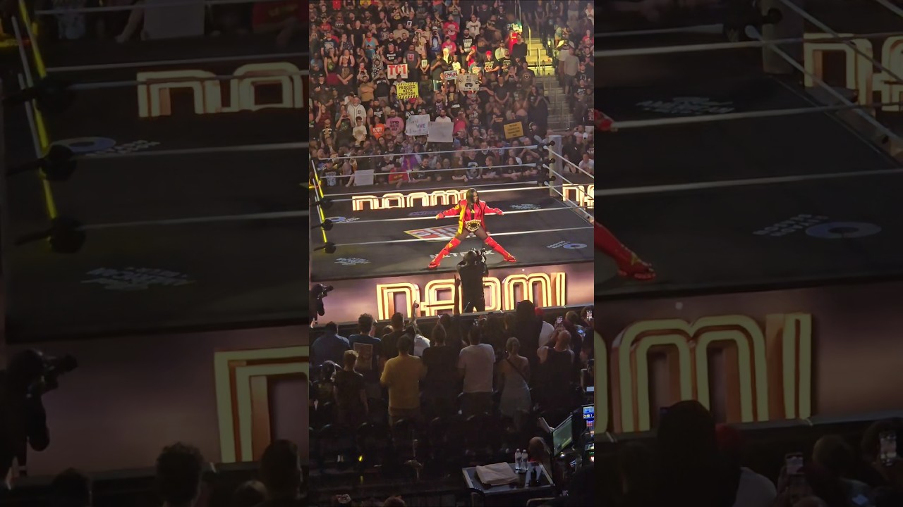 Women's world champ has arrived!! Naomi is on Monday Night Raw! 