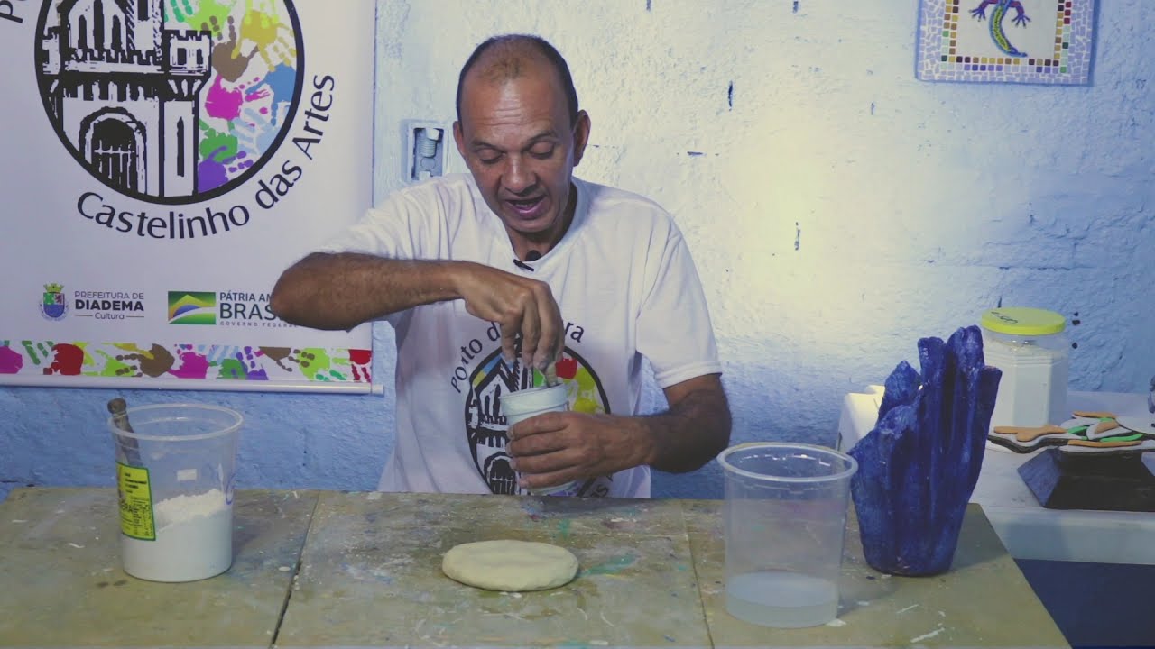Massa de modelar caseira e gesso.