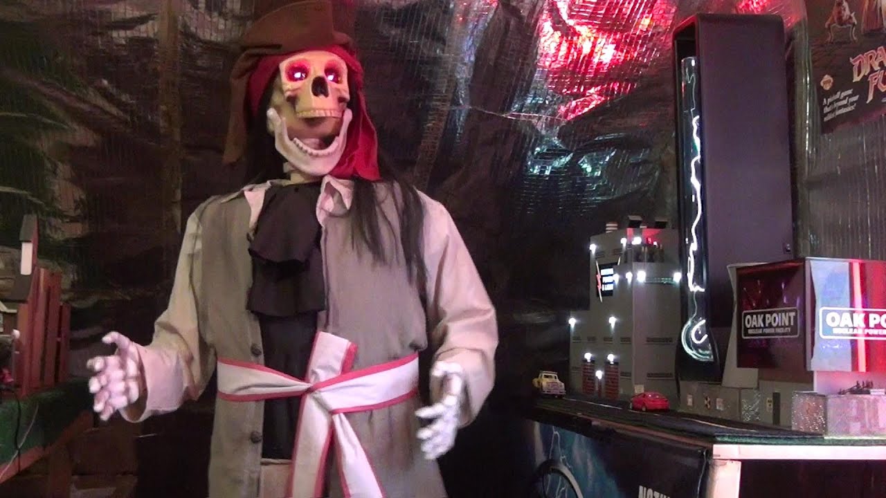 DANCING PIRATE SKELETON Gemmy Animatronics
