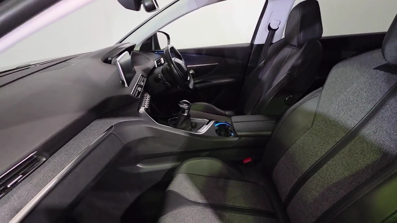 PEUGEOT 5008 1