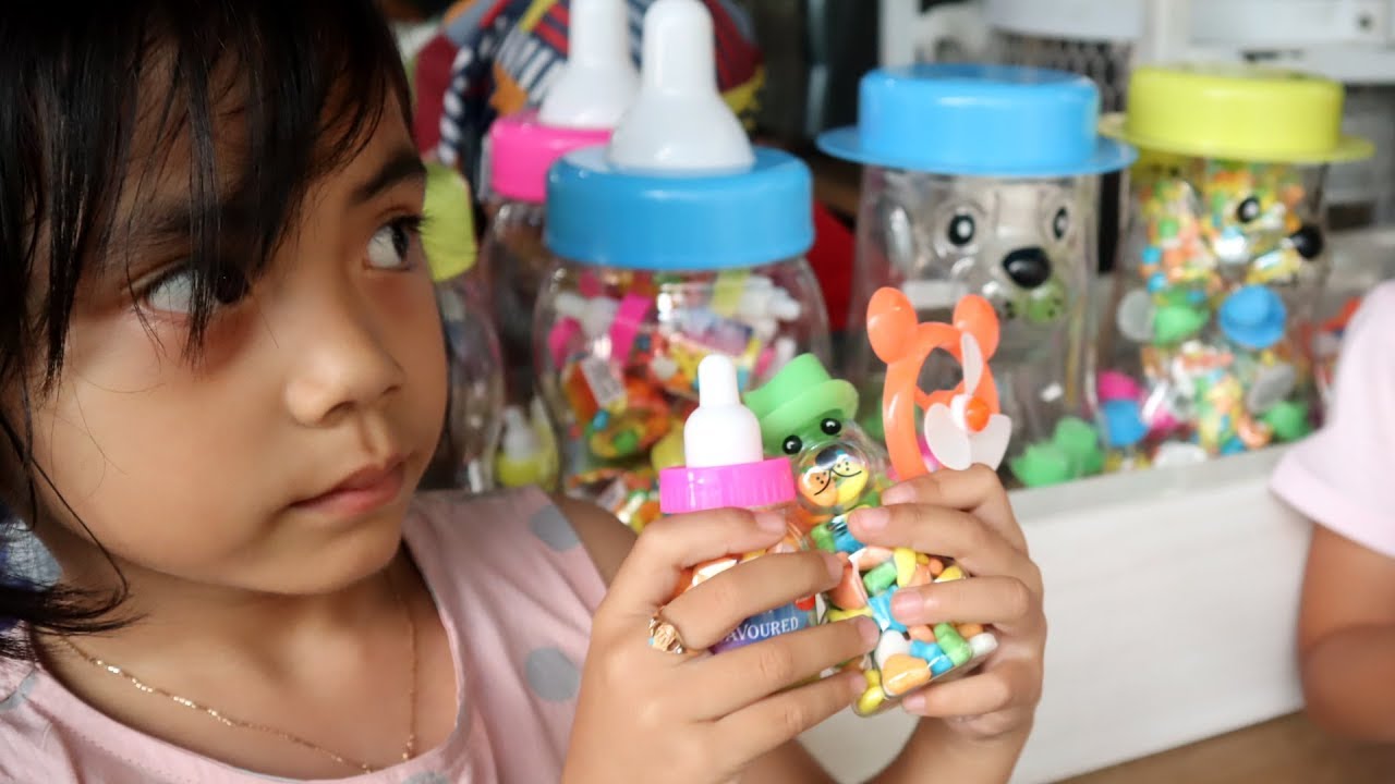 Seru Seruan Nyobain Permen Warna Warni Bentuk Lucu
