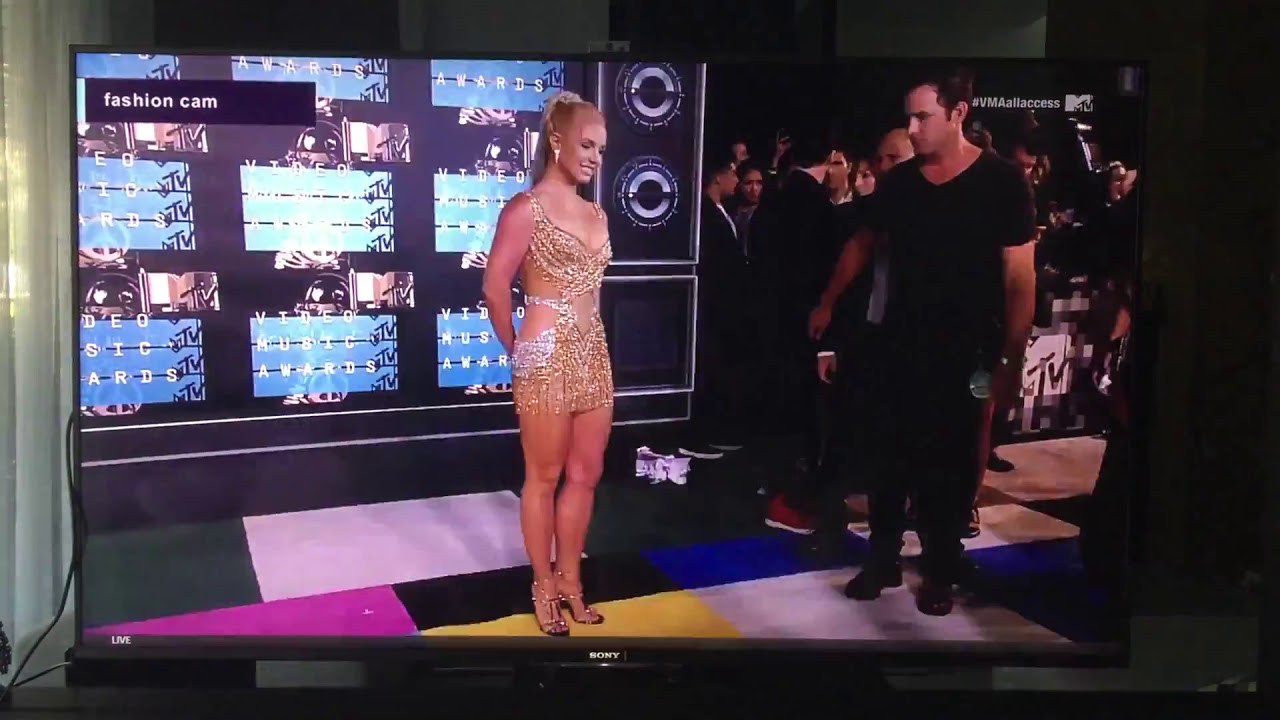 Britney Spears - Red Carpet (MTV Video Music Awards 2015)