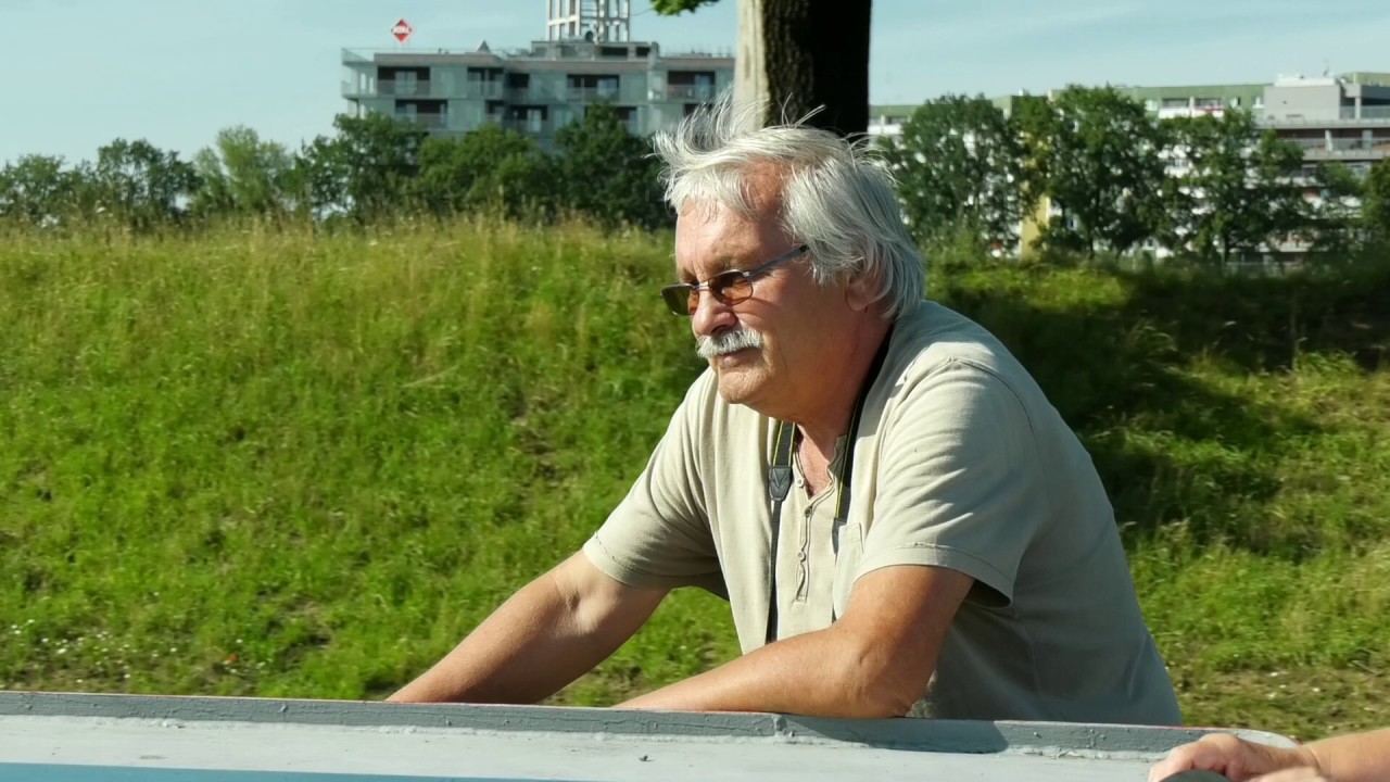 Holownik Parowy NADBOR w drodze do stoczni