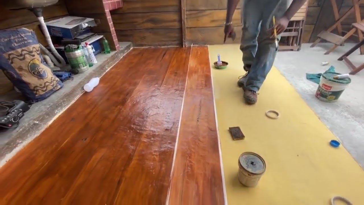 DECORE  SEU PISO COM efeito madeira feito com cimento liquido autonivelante  piso vinilico liquido
