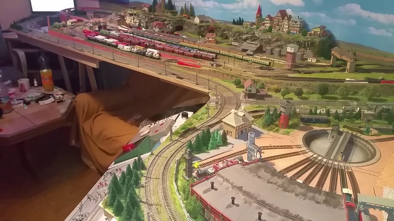 Spur N Modellbahn Testfahrt Au&szlig;enkreis ohne Bahnhof Regio Express mit BR 143