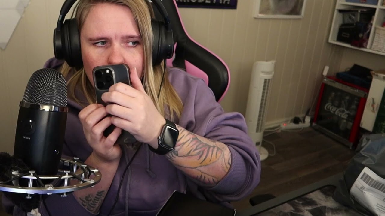 ASMR - Unboxing - Gum chewing & Norwegian whispering