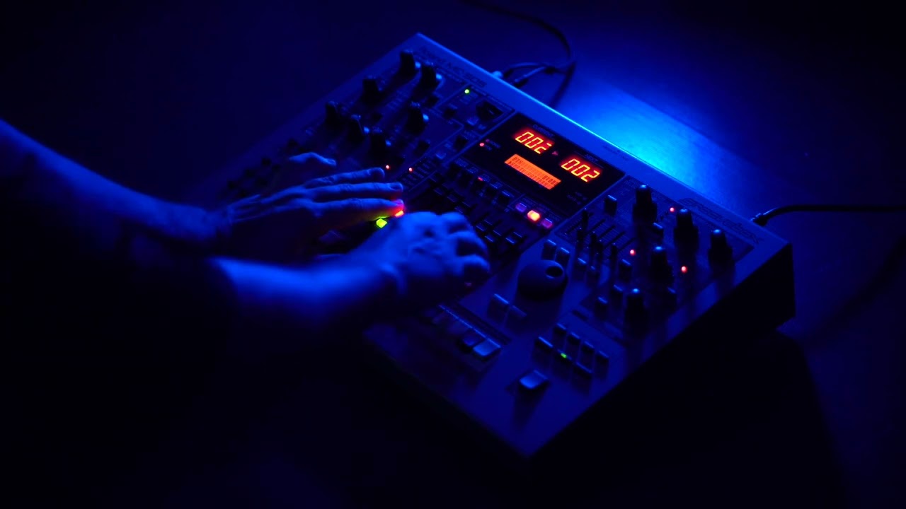 Roland MC-505 in blue