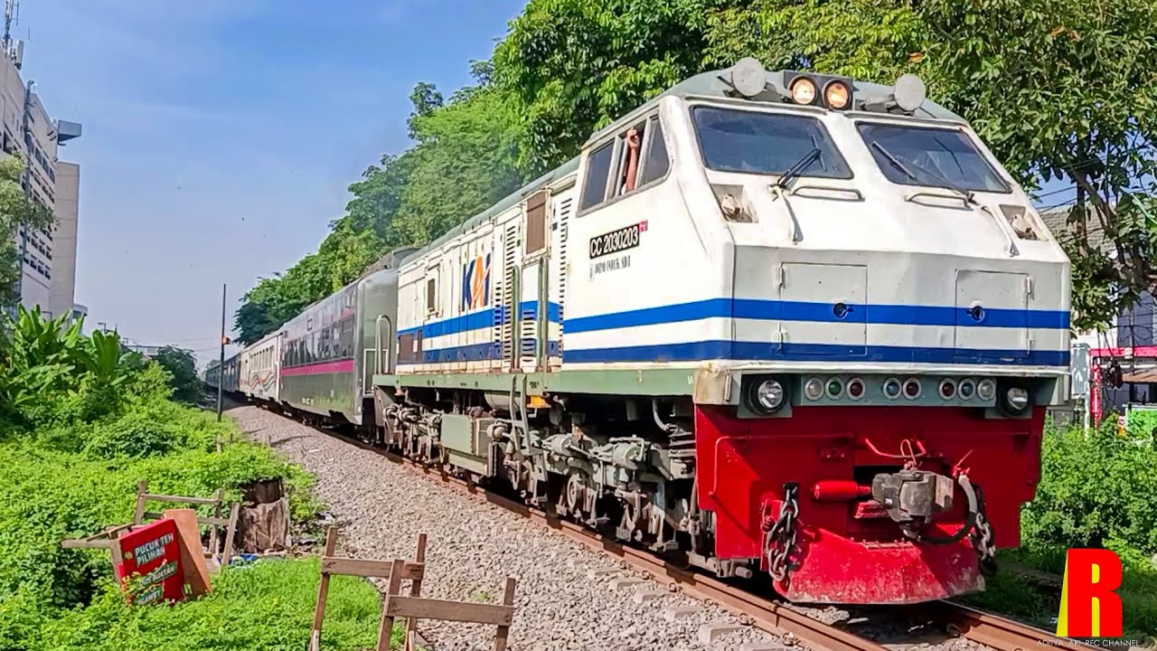 Kirim Kereta Petani Ke Banyuwangi Calon Pandanwangi? Aneka Moment Kereta Api Bawa Gerbong Titipan!