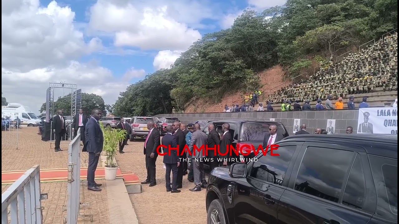 🚨 Powerful Arrival! VP Chiwenga & Wife Step Into Heroes’ Acre for Emotional Farewell 🇿🇼