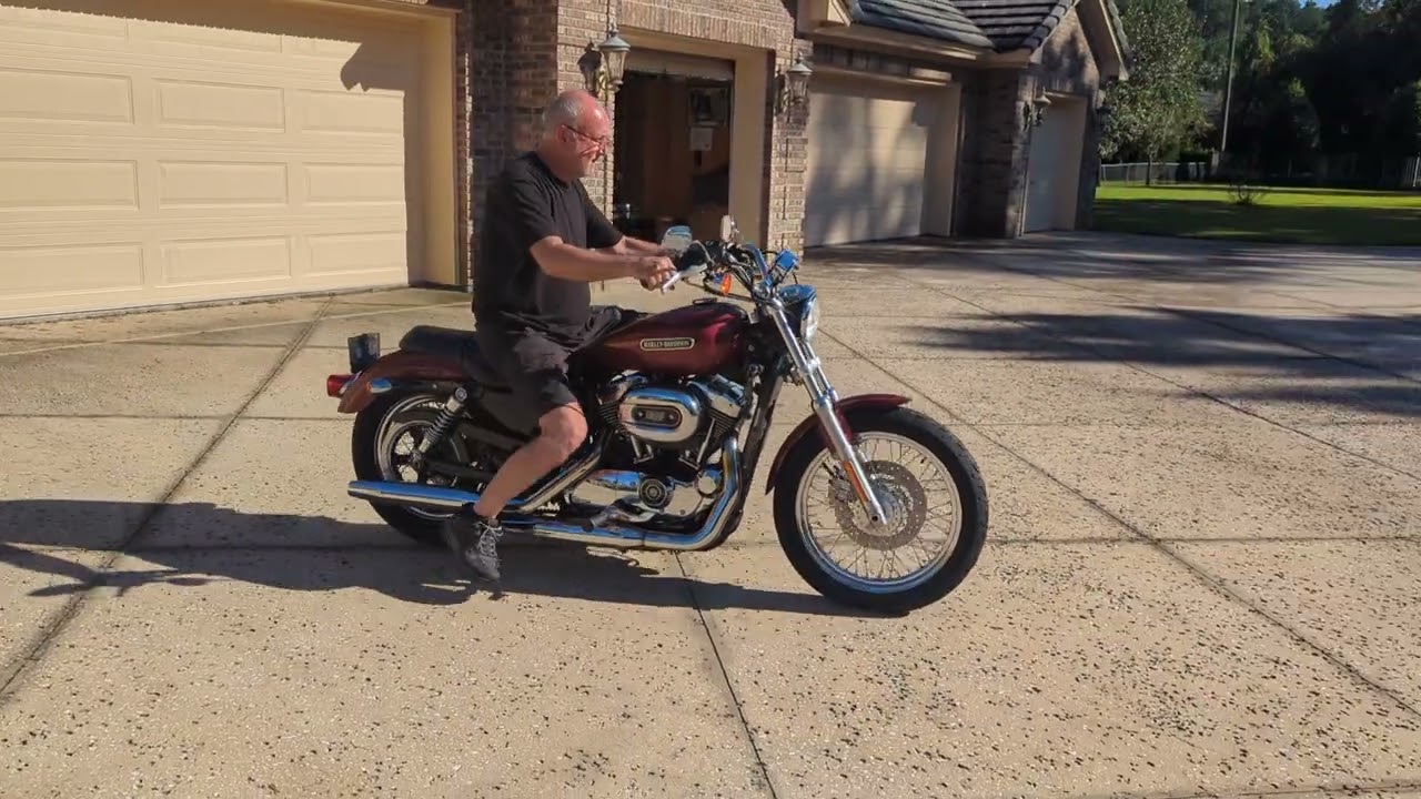 2009 Harley-Davidson XL 1200L Sportster Start Up and Drive By