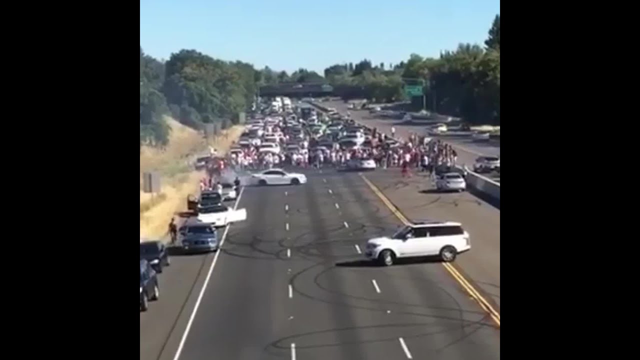 Sacramento sideshow stops traffic on I-5