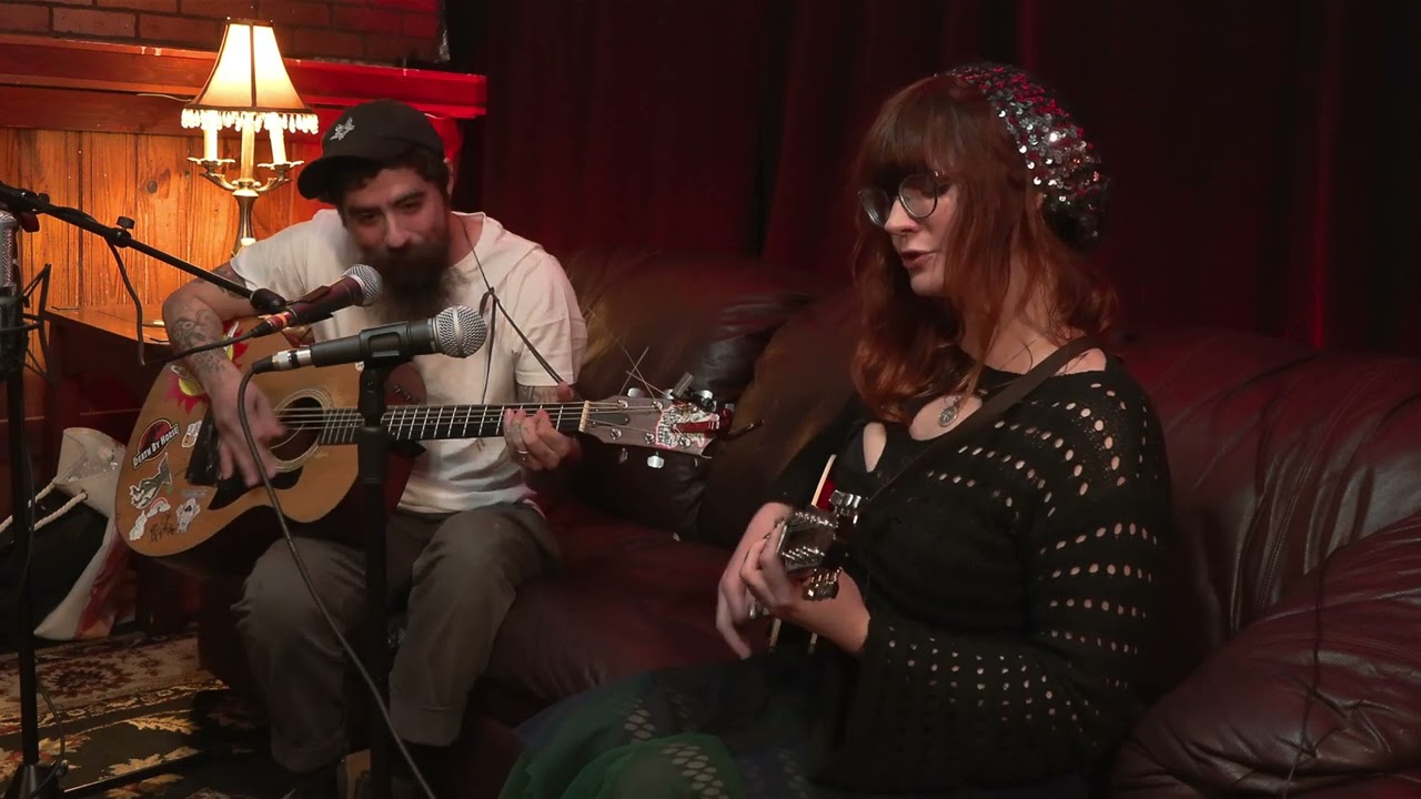 Escape From the ZOO:  Vinyl Voices Show Exclusive In-Studio Tiny Concert