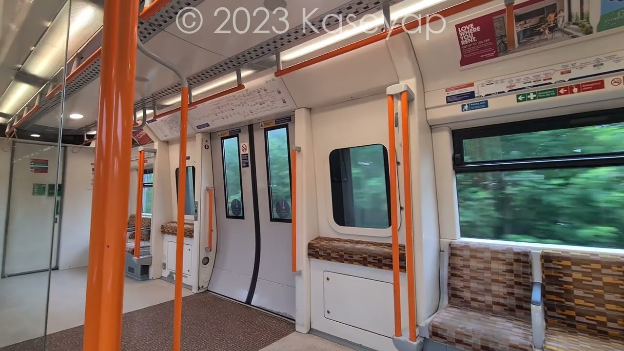 London Overground: Mildmay Line Class 378 227 Highbury & Islington Stratford → Stratford | 4K
