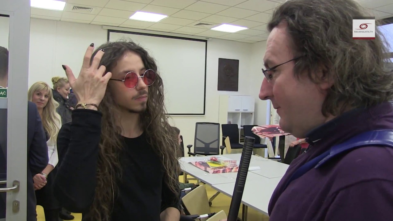 Michał Szpak odwiedza chore dzieci
