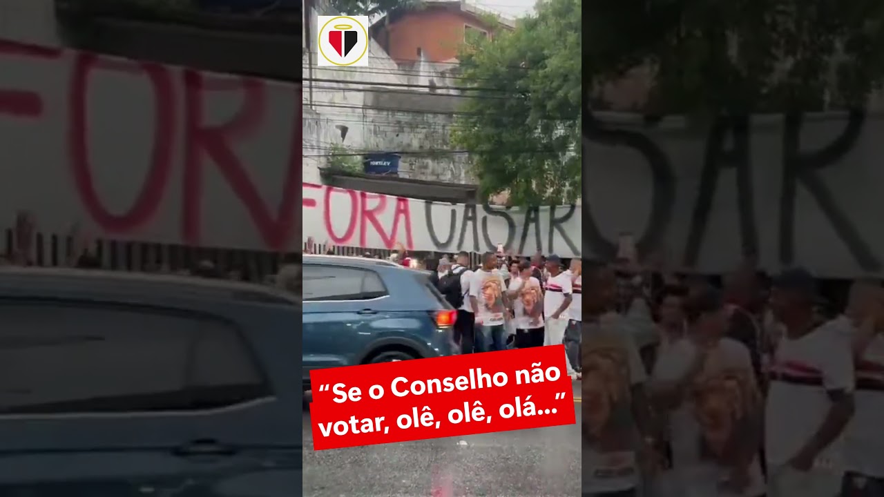 GRITOS DE ORDEM CONTRA CASARES E AMEAÇAS AO CONSELHO PELA TORCIDA DO SÃO PAULO PRESENTE NO MORUMBI
