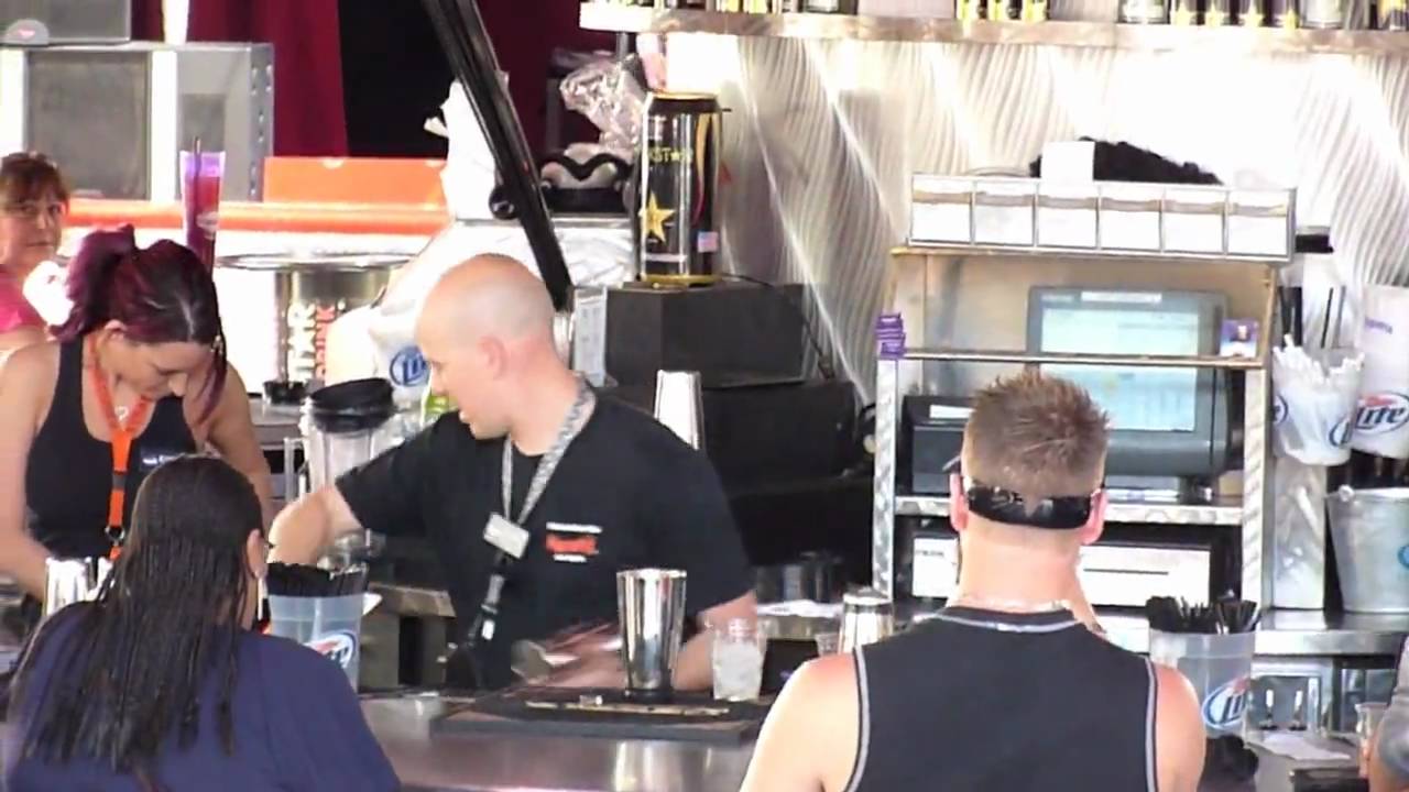 Best bartender ever / Tim Flippy Morris