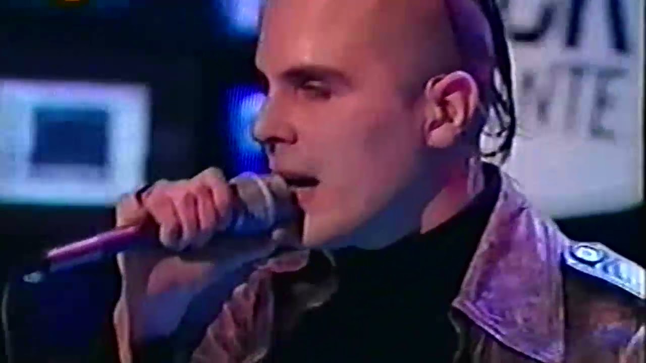 Santos Inocentes en vivo en Rock al frente (Much Music) 2001