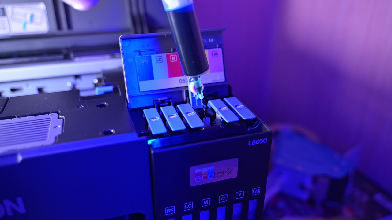 Заправка принтера Epson L8050 / Как заправить принтер не оригинальными чернилами с помощью шприца