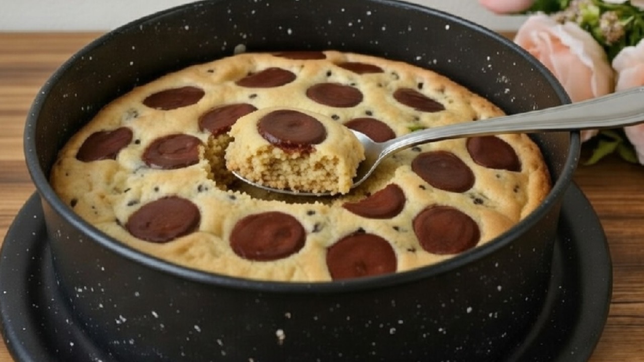 Chocolate Chunk Cookie Cake - Crispy Edges, Soft & Gooey | Perfect PartyDessert