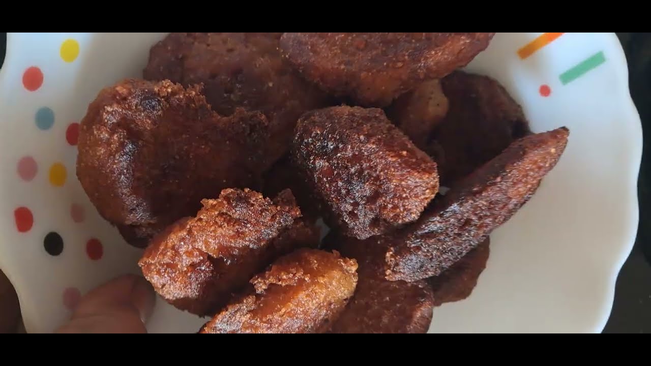 Banana और गुड़ के मीठे गुलगुले |crispy and tasty | देसी स्वाद | #food #cooking #delightsbyanushri 