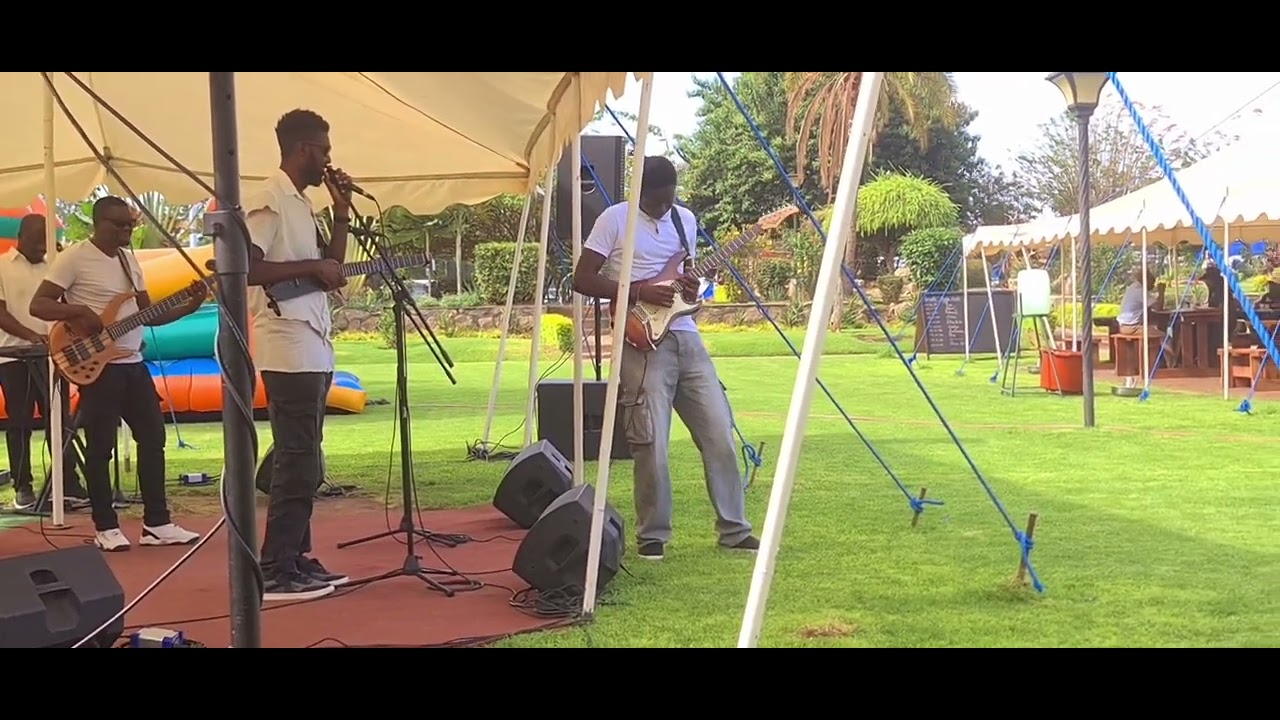 Tendai Manatsa - Ndichifema Live at Gava’s (ft Ben Manatsa on Guitar)