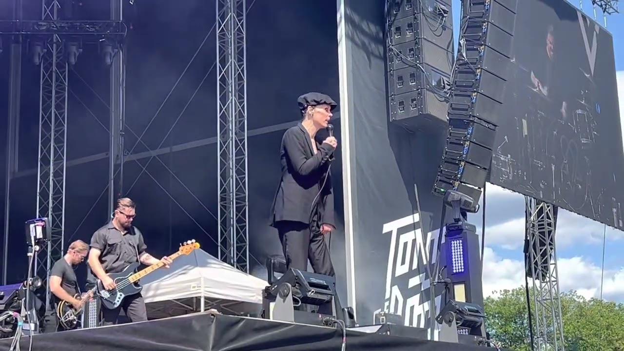 VV - Neon Noir (LIVE @ Tons of Rock Oslo - 23.06.23)