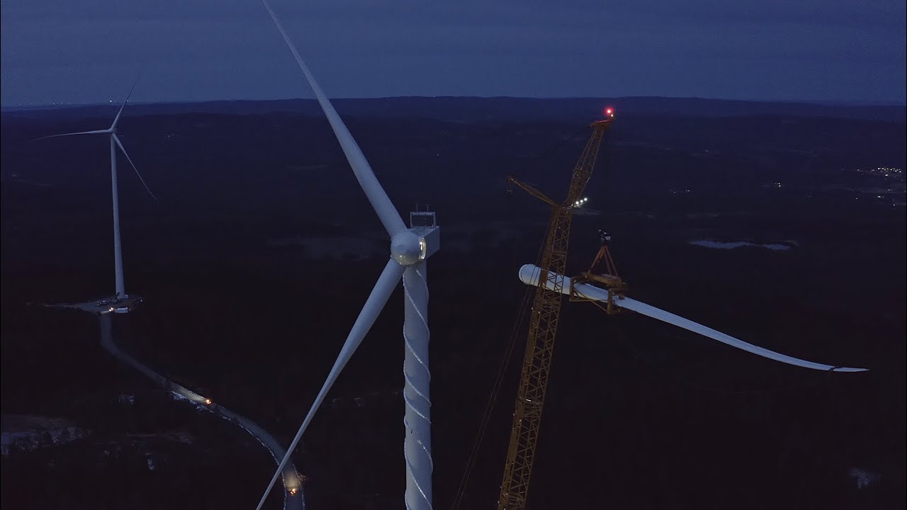 Bli med på en spektakulær tur og se hvordan vi bygde turbinene i Odal Vindkraftverk.