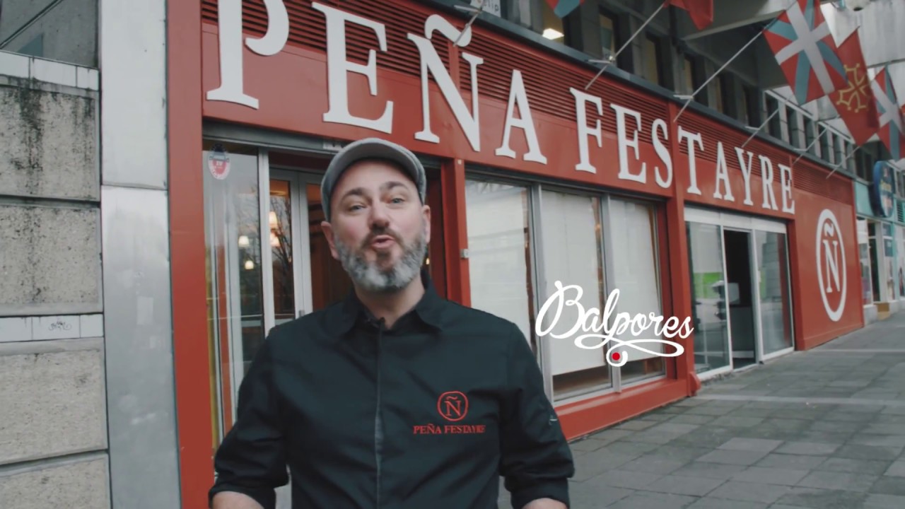Un restaurateur est critiqué sur TripAdvisor, regardez sa réponse! Youtube