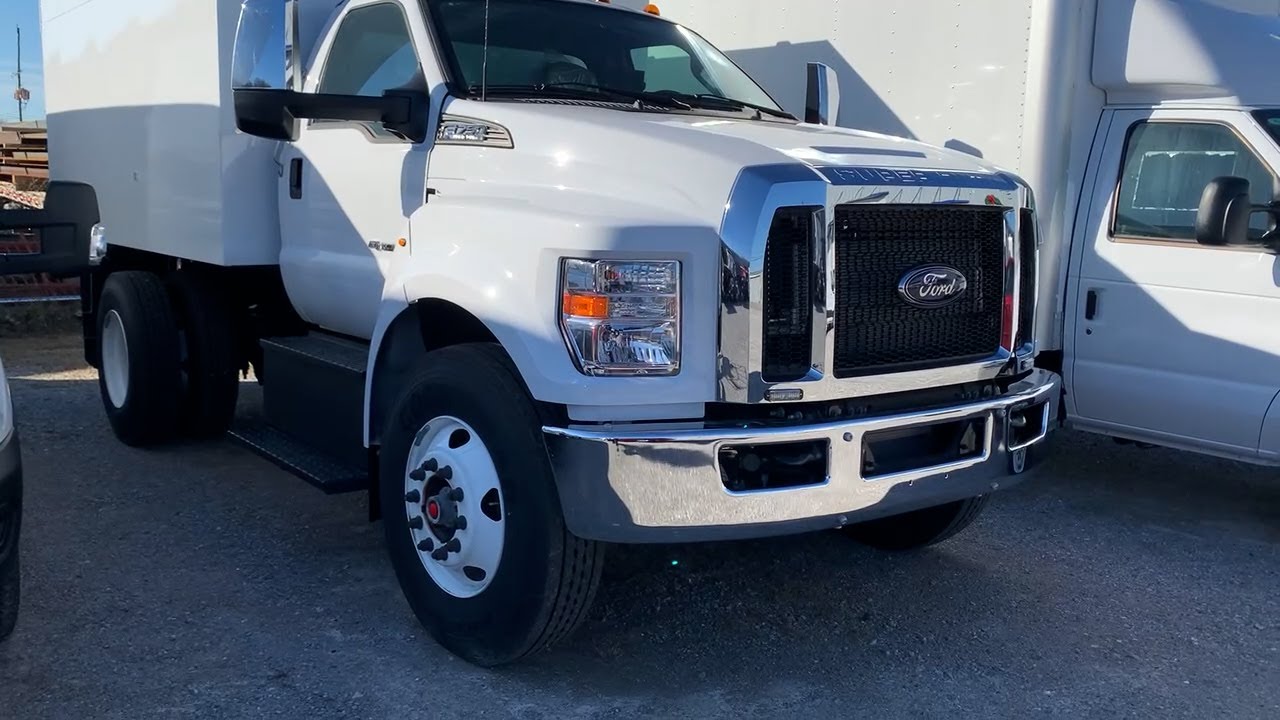 Ford F750 with Knapheide 10 foot Chipper Body NON CDL review by Michael Olden of Lee-Smith