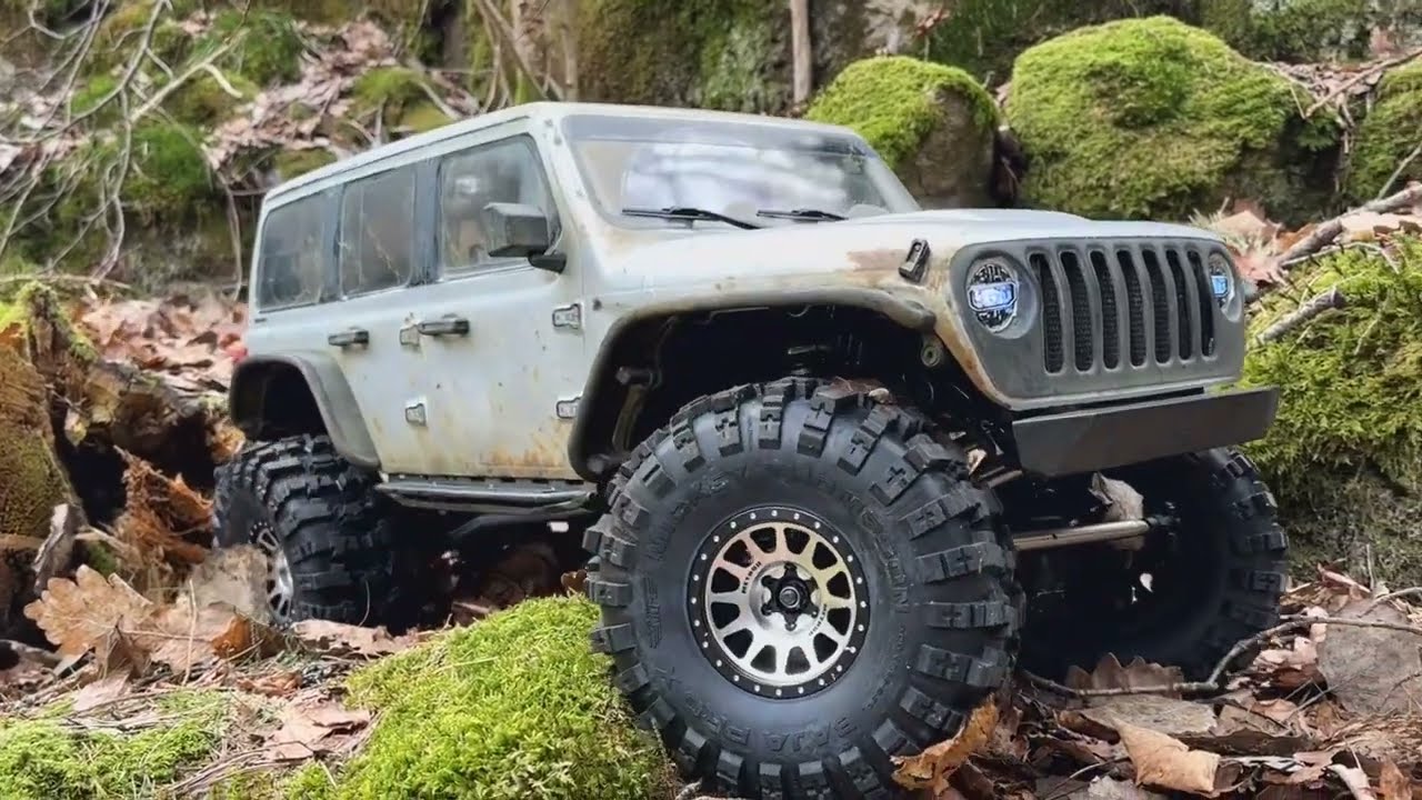 Driving 1/6 Jeep Axial SCX6 in the forest 