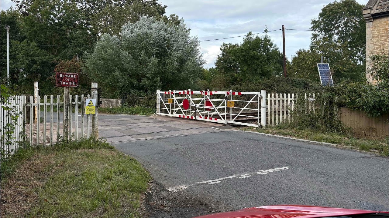 Uffington level crossing (Lincolnshire) 31/08/25