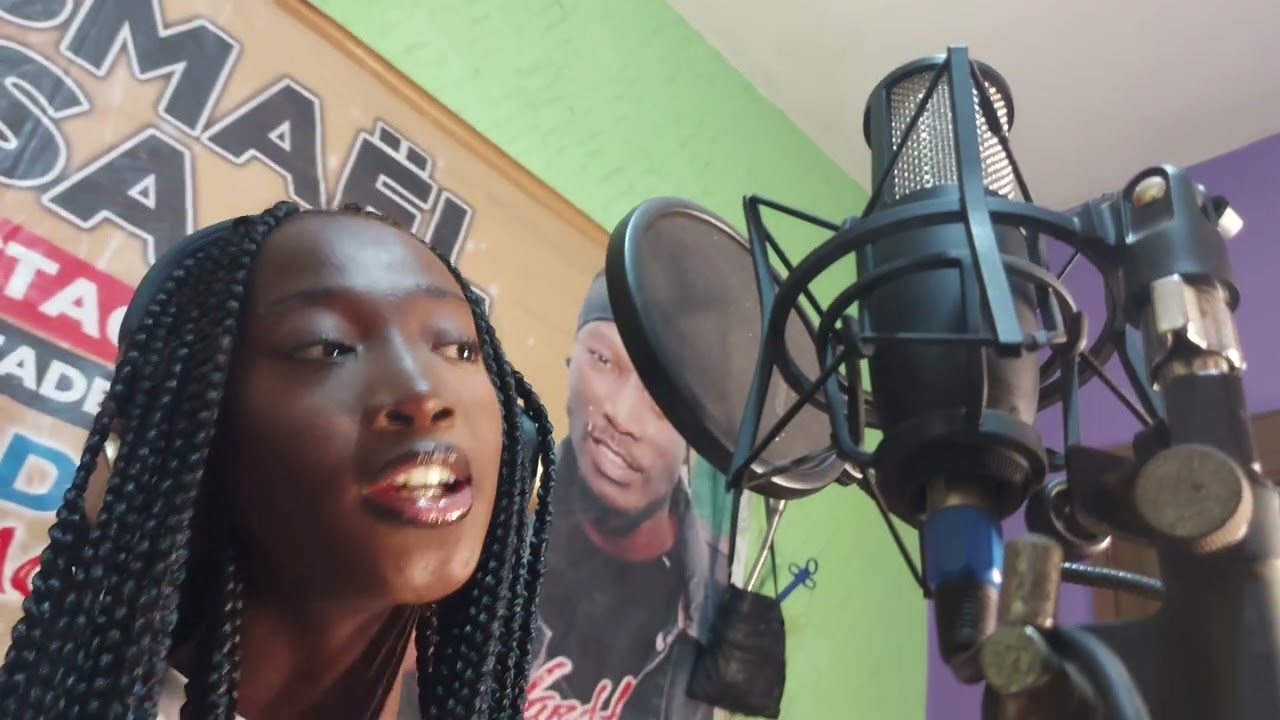 Kadidjatou kanbôla (La voix de Kady Jolie s'annonce).La fille  d'Ismael Isaac s'annonce.