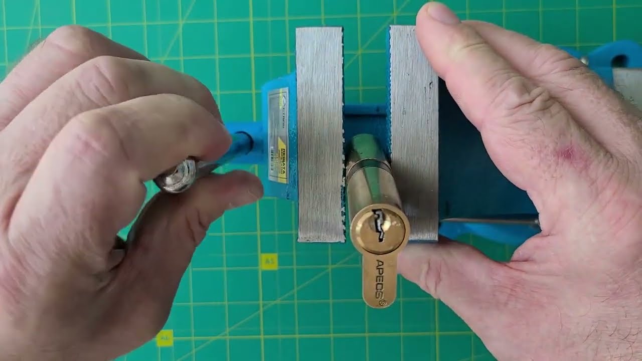 What to do if the key in the lock is broken