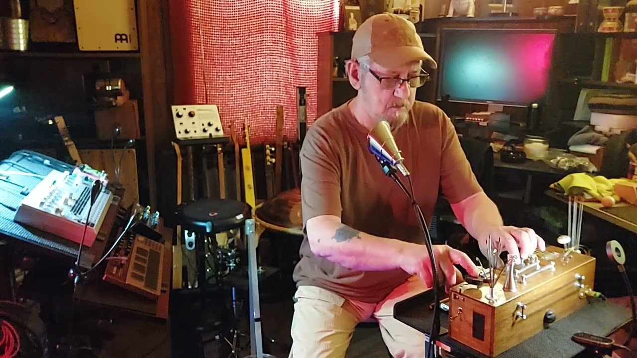 Michael Pinkerton - Uncontained (Improvised Looping @ 80 bpm).