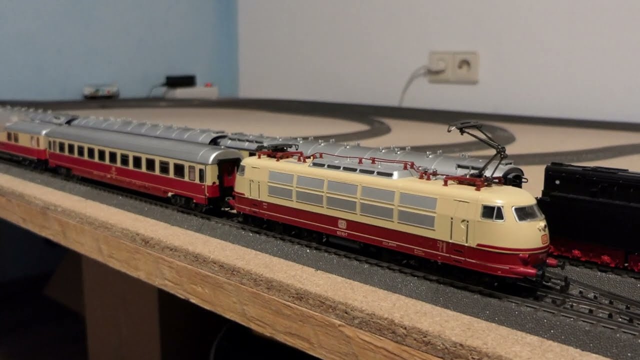 Märklin 3357 - BR 103 mit TEE-Garnitur