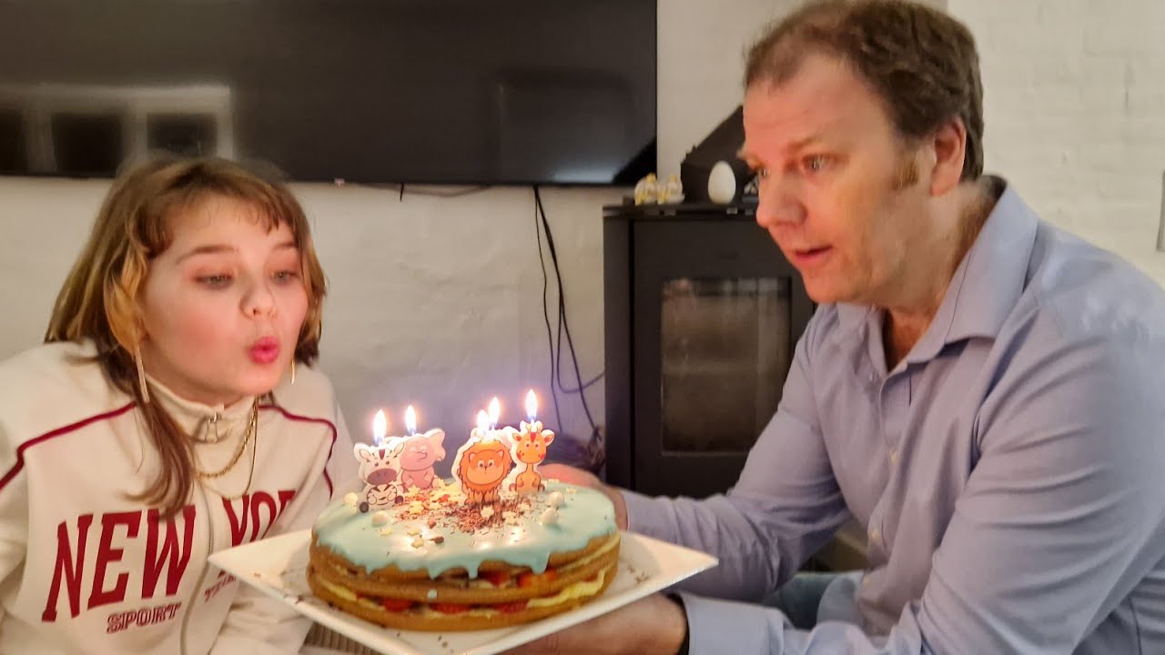 FIA 12 ÅR🇩🇰FIA LAVER SIN EGEN LAGKAGE🎂😀