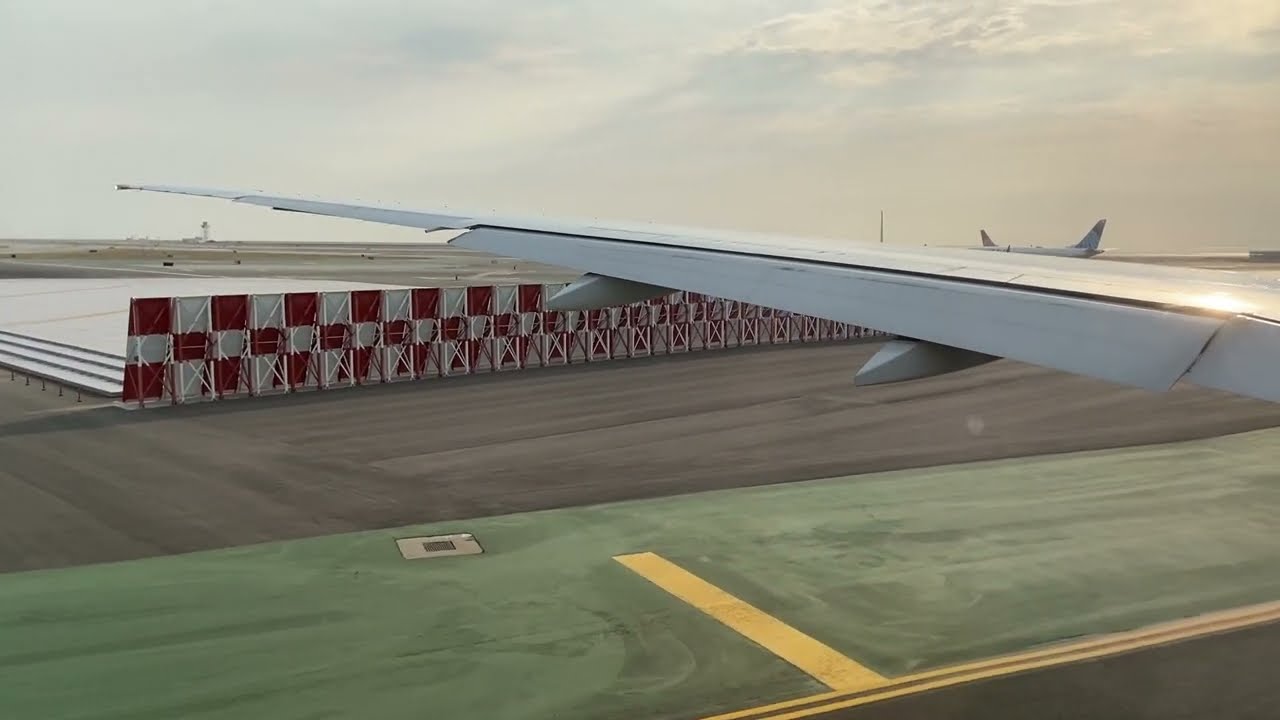 United Airlines Boeing 777-300ER Takeoff from San Francisco (SFO)