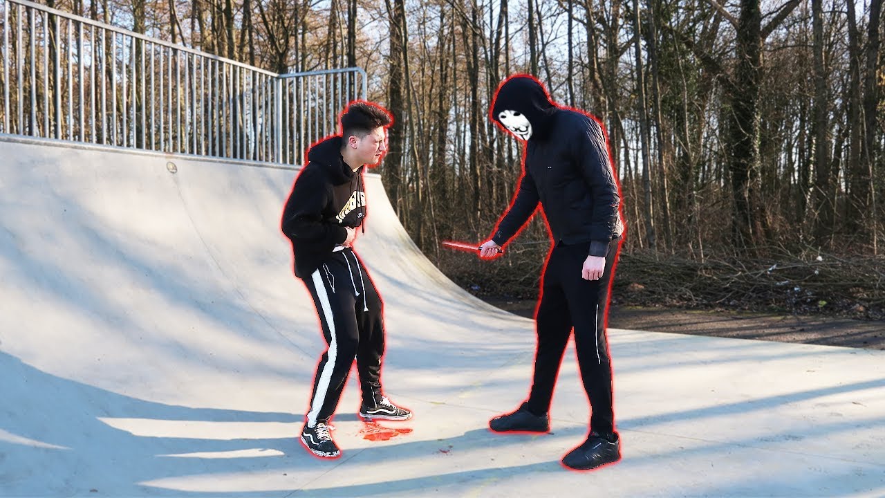 GAME MASTER ersticht mich auf SKATEPARK !!!