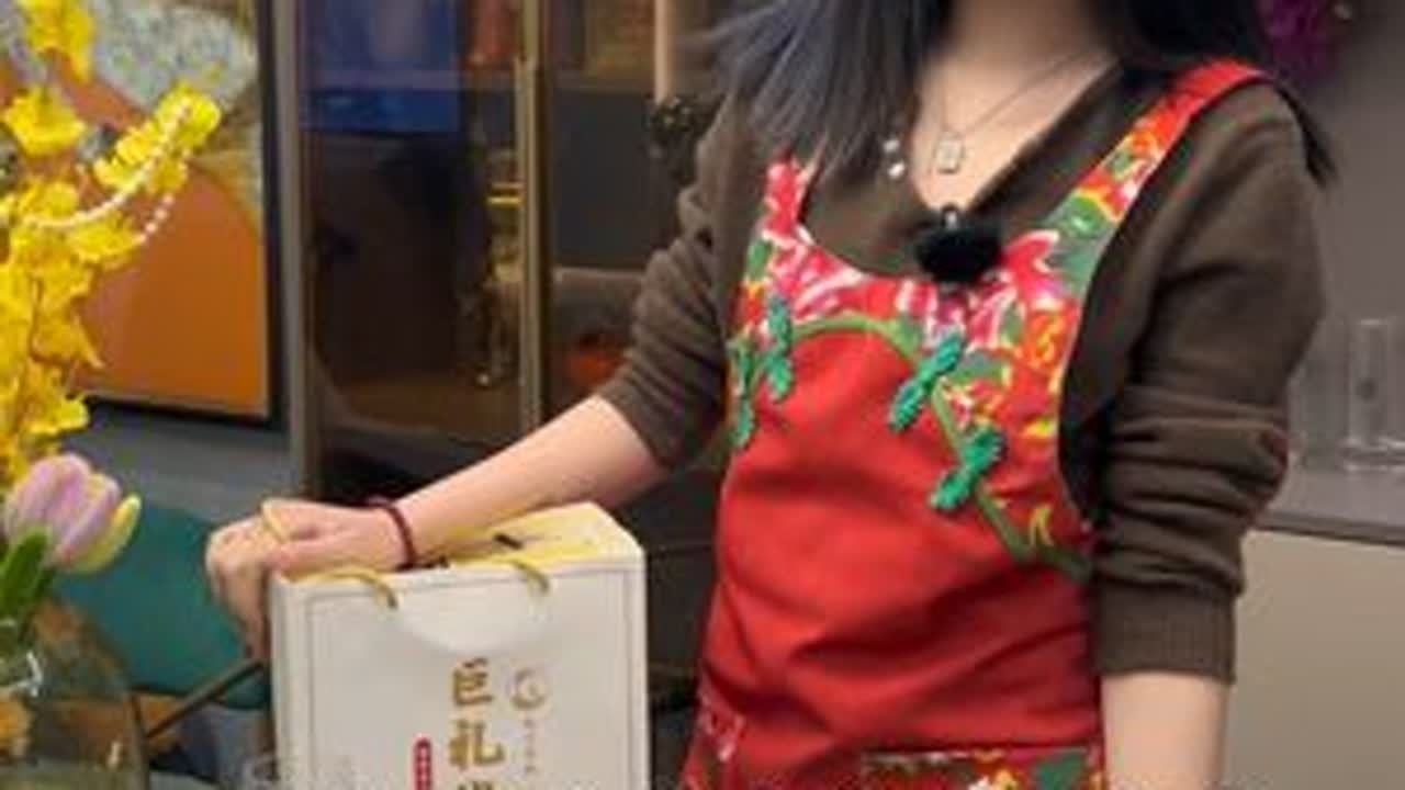 男人一定不要和媳妇对着干，多哄哄就好了。#上热门🔥 #巨礼烧坊 #夫妻日常 @然居居.