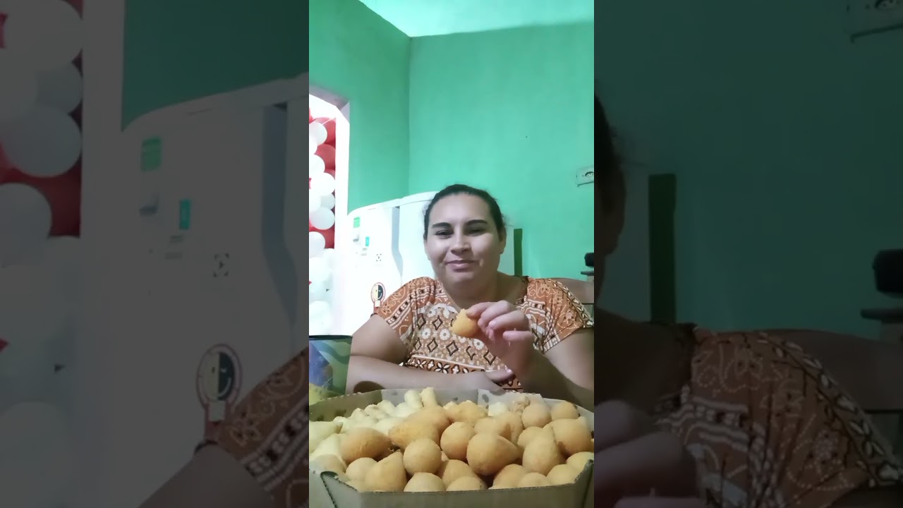 Comer lanche 😋🤣 salgados 😋😋🕊️ boa noite 😘🌃