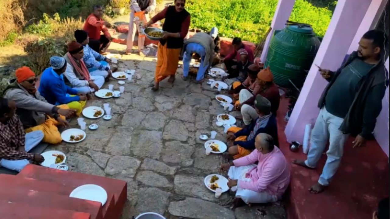 Aaj Hamare Ghar Par Aaye Sare Aas Paas Ke Gaon Wale #हमने सारे गांव वालों का किया स्वागत......