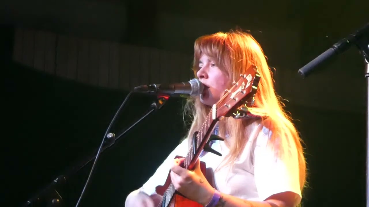 Romy Liz Rose - I Don't Wanna @Db's Utrecht (2/2)