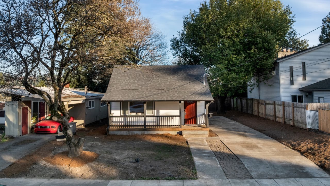 Remodeled NE Portland Home Near Golf Course | Vaulted Ceilings & Hardwood Floors