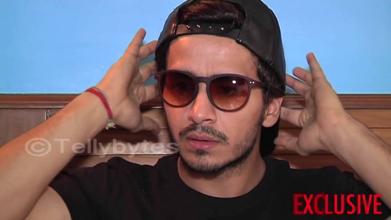 Param Singh bhatia receive gifts from fans PART 5..