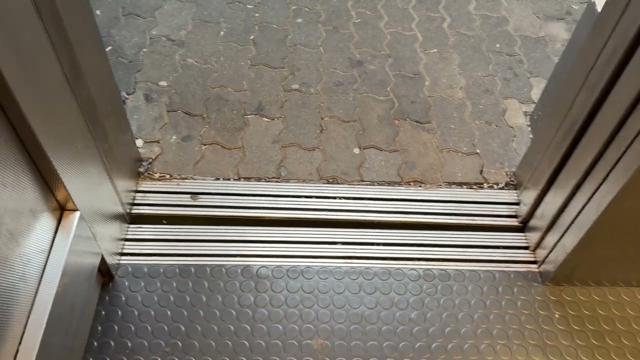 Kleindienst (mod. durch S&S) Aufzüge im Dorf Center Büderich in Meerbusch