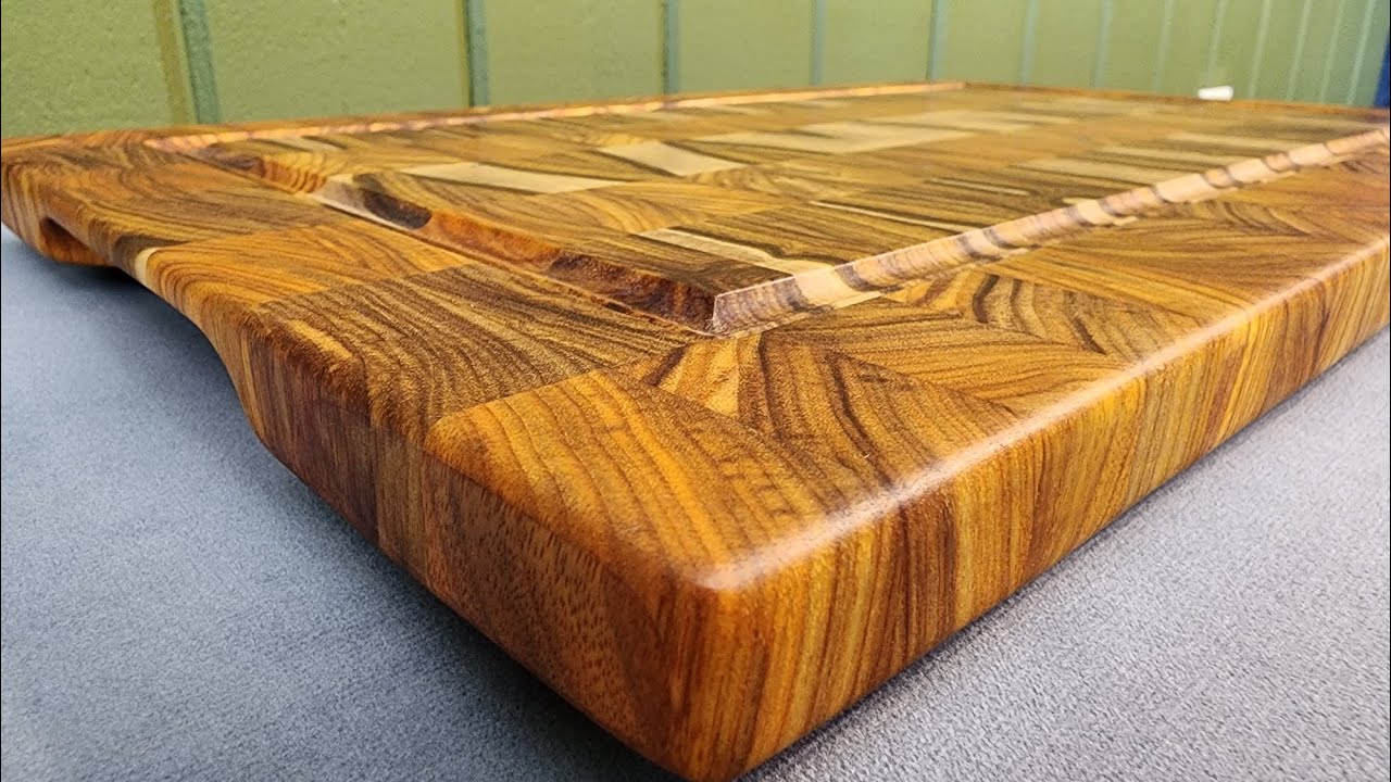 Woodworking. Endgrain Canary wood.