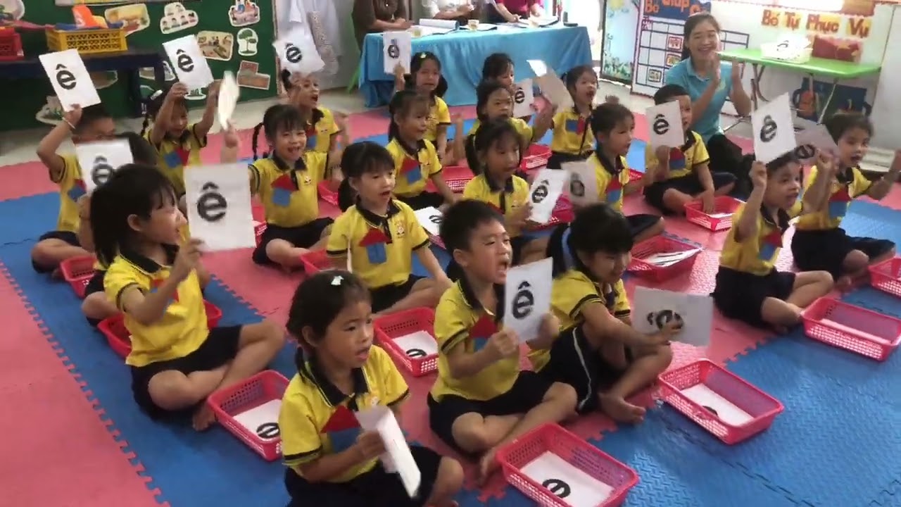 Trò chơi chữ cái e, ê - Xuân Lee